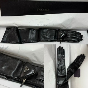 프라다 가죽 장갑 블랙 prada 이미지