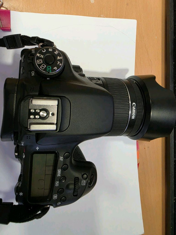 캐논 EOS 70D DSLR 카메라와 18-55mm 렌즈 세트예요 이미지