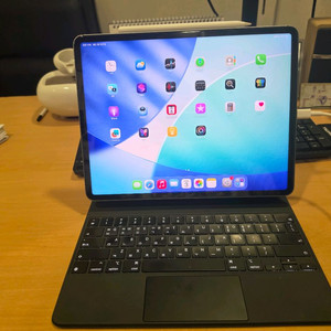 Apple iPad Pro 12.9 6세대 512GB + 매직키보드 이미지