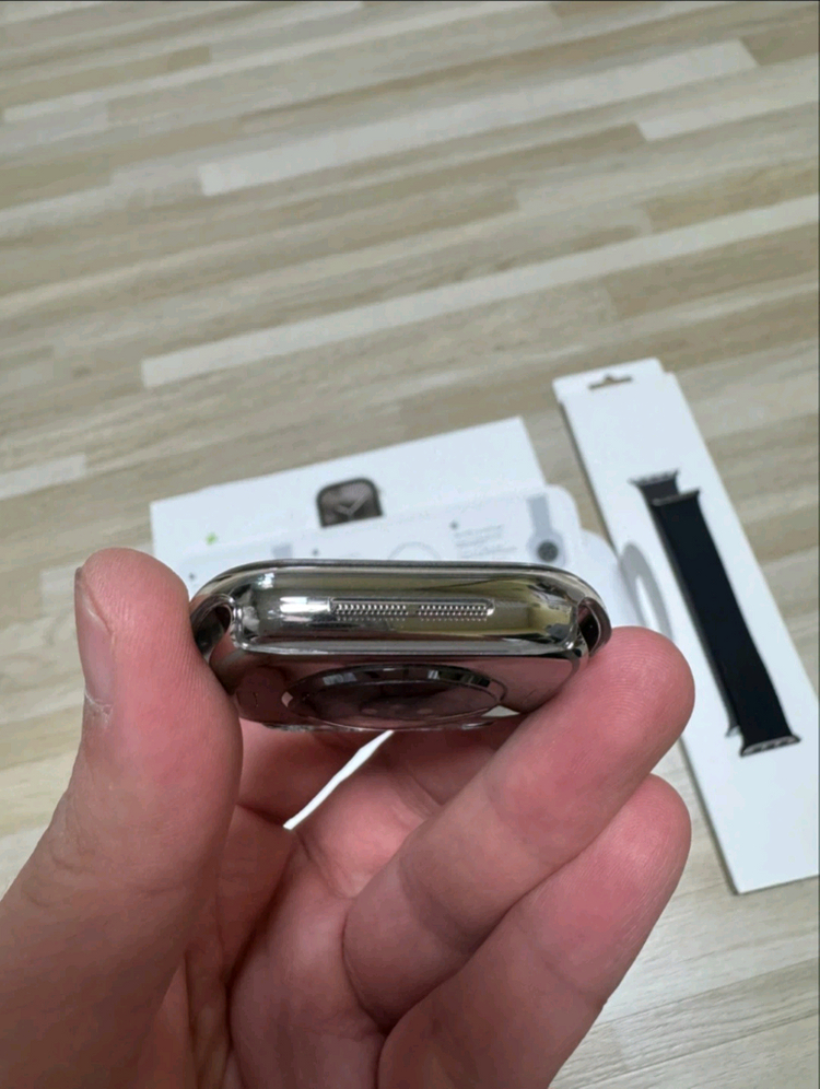 애플워치 10 46mm 내추럴 티타늄 이미지