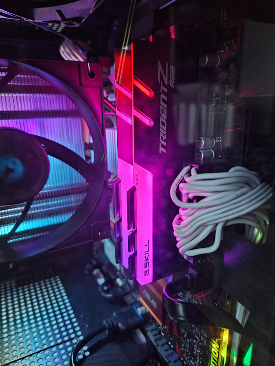 지스킬 트라이던트 Z RGB DDR4 4400 CL17 (8GBx2) 총 16GB 이미지