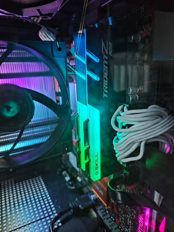 지스킬 트라이던트 Z RGB DDR4 4400 CL17 (8GBx2) 총 16GB 이미지