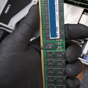 서버용 DDR5 6400 64GB 미사용급 메모리 판매 이미지