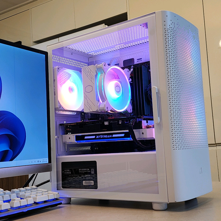 (S급)화이트 컴퓨터 본체 라이젠5-3500x/GTX1070*8GB/DDR4램16GB 이미지