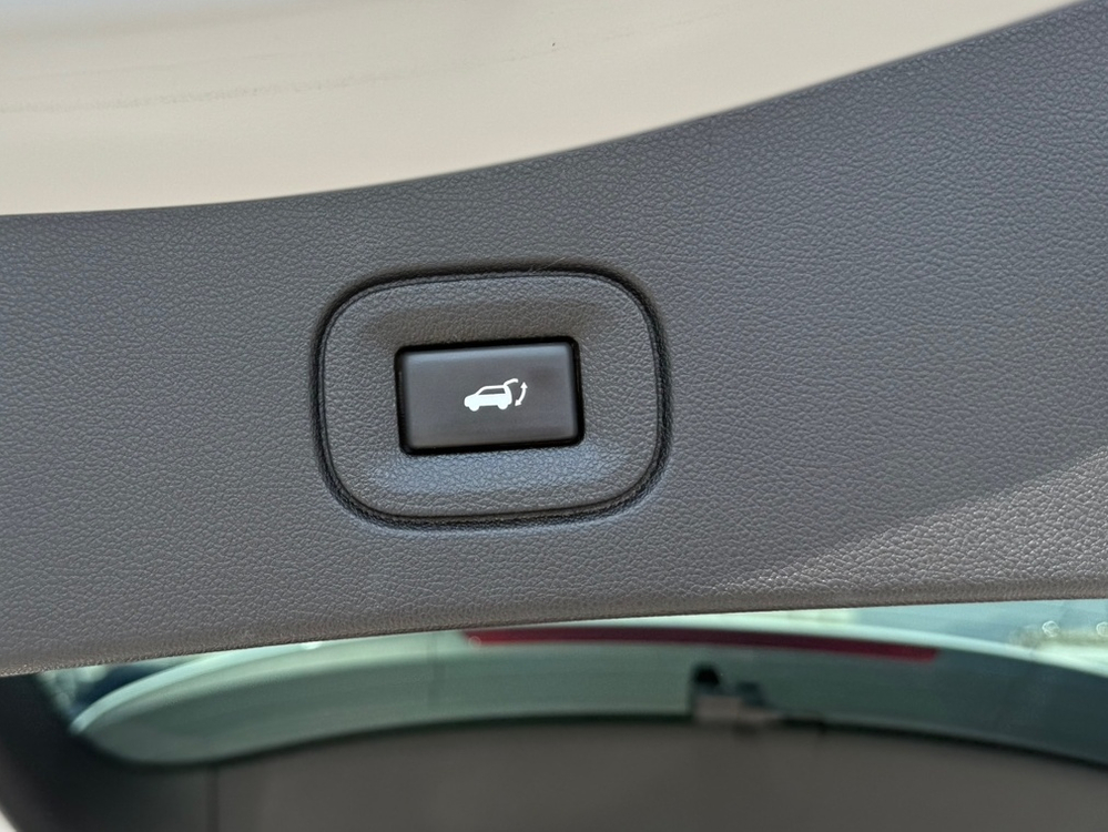 더 뉴 QM6 2.0 LPe LE 2WD 중고차 24년07월 25년형 39893km 완전무사고 내비 파워트렁크 추가 이미지