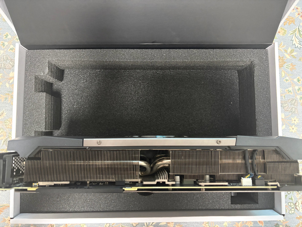 MSI RTX 3080 SUPRIM X 이미지