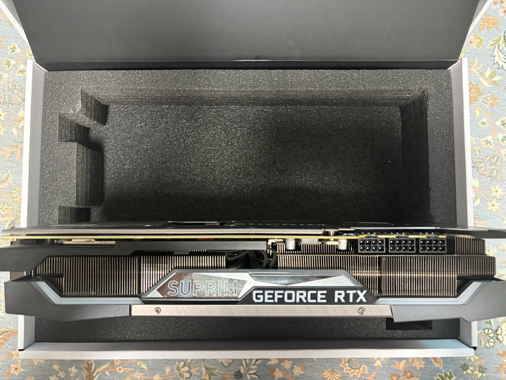 MSI RTX 3080 SUPRIM X 이미지