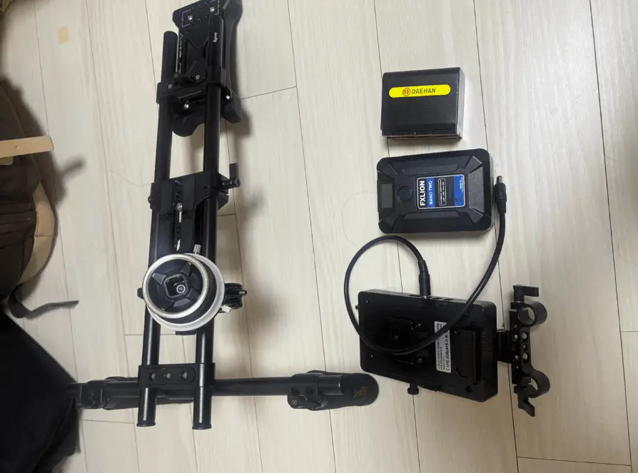 숄더리그(30cm),, v마운트 배터리 플레이트, 미니 팔로우 포커스 판매 합니다. - 안심되는 중고거래