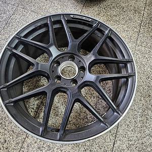 벤츠 W177 CLA45AMG 퍼포먼스 정품 19인치 휠 한개 이미지