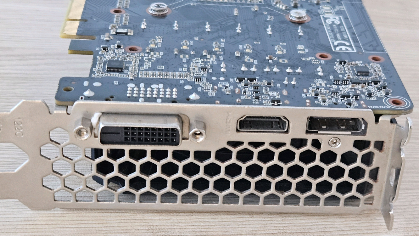 이엠텍 RTX 2060 super 이미지
