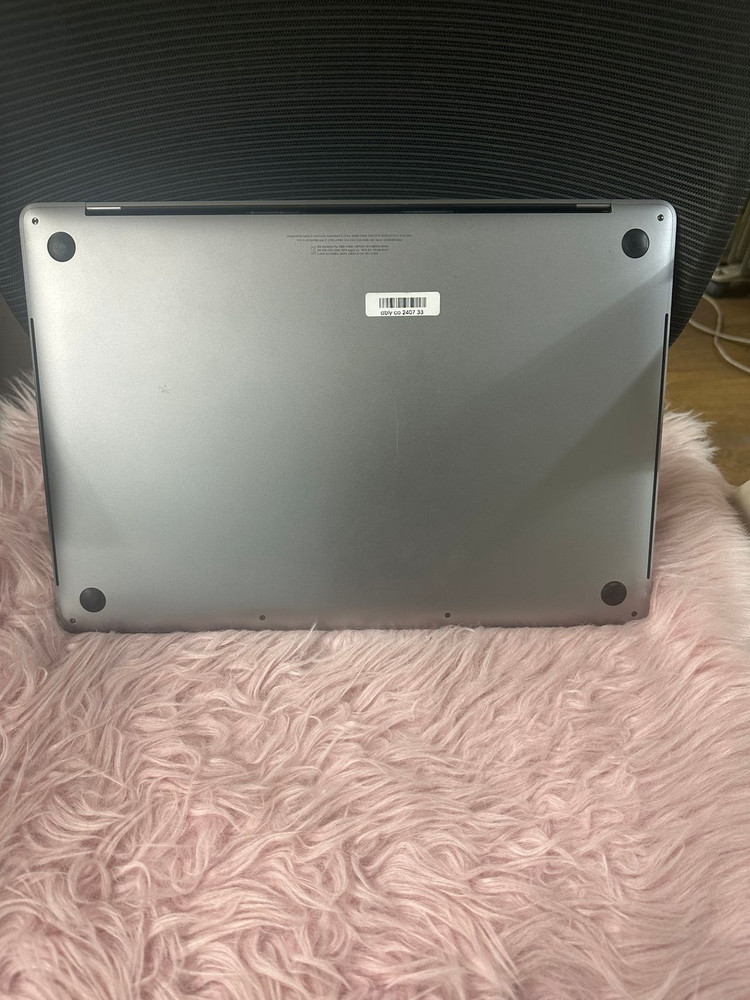 맥북 Pro A1990 / 15인치 / 라데온 Pro 560X / 터치바 이미지