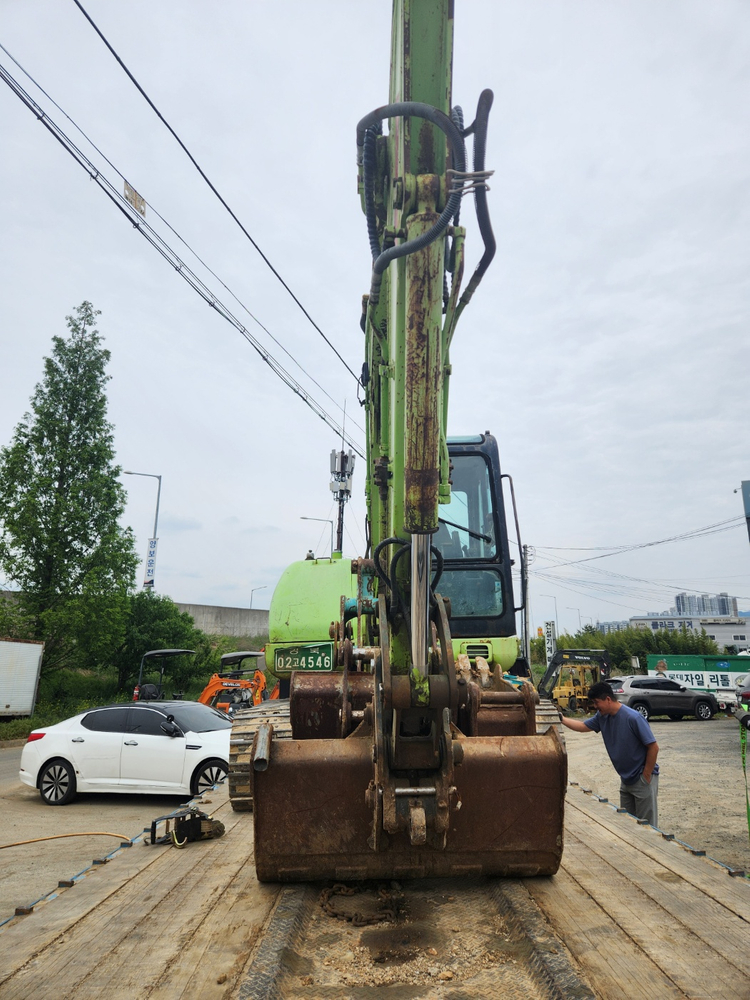 02현대굴삭기 R555 2003년 버켓3종 강토집게 대구위치 중고굴삭기매매 이미지
