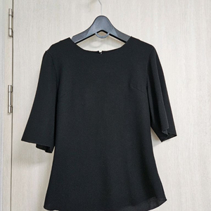 모조에스핀 반팔 블라우스 블랙 55 이미지