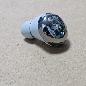 갤럭시 버즈프로 팬텀실버 오른쪽 SM-R190 이미지