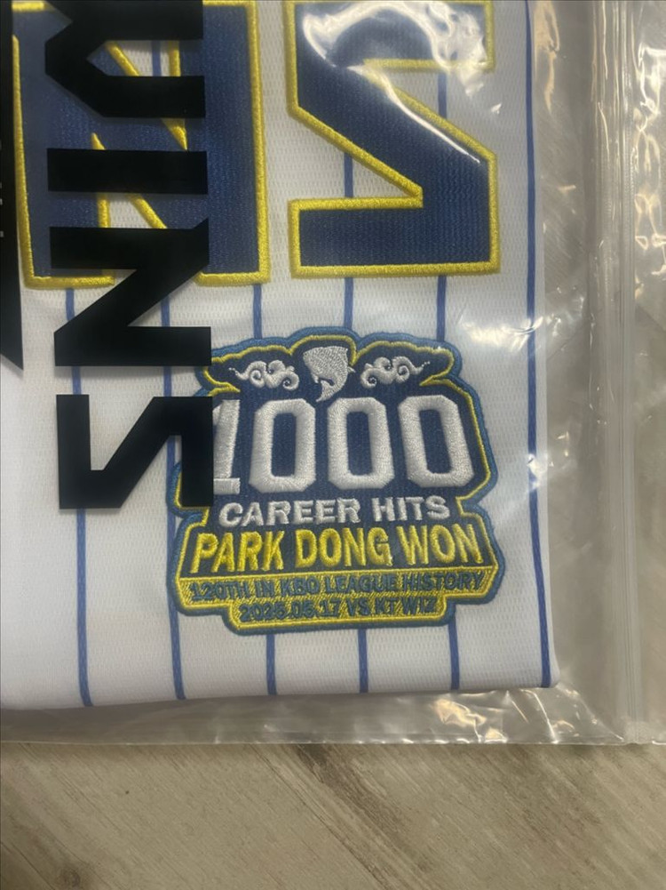 LG트윈스 박동원 1000안타 기념 유니폼 이미지