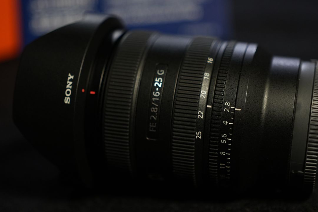 소니 FE 16-25mm F2.8 G 렌즈 이미지