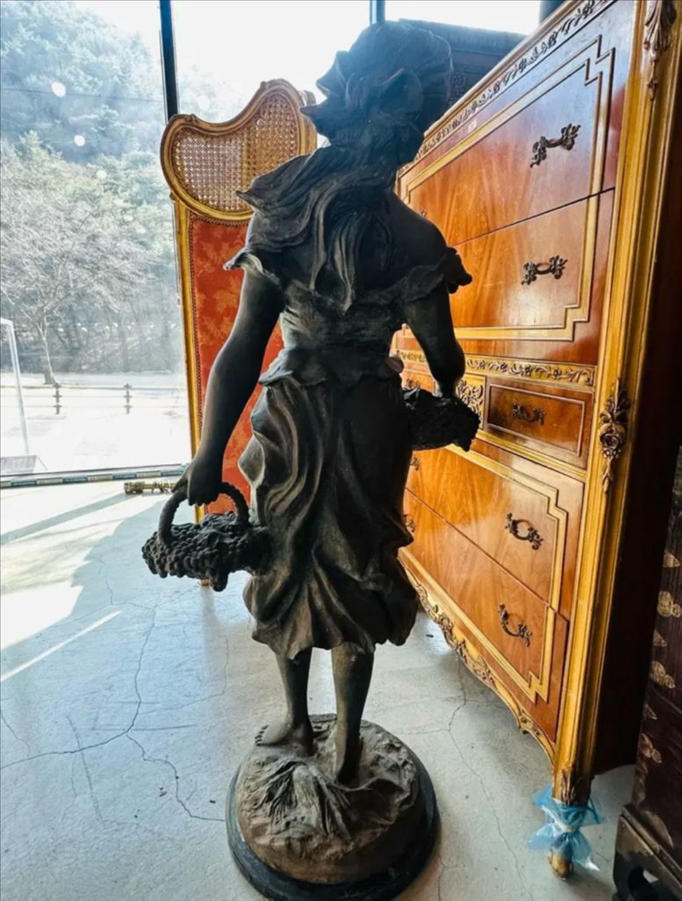 프랑스 청동 여인 조각상 이미지