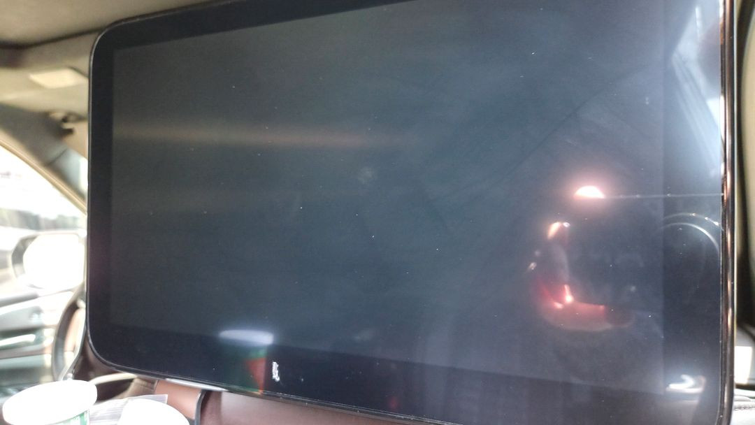 22년식 캐딜락 에스컬레이드 5세대 후석 순정모니터 이미지
