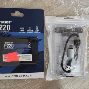 PC,노트북,PS,XBOX미개봉신품 2TB 2.5인치 SSD SATA3 + 투명 USB3.0 외장하드 케이스 세트 이미지