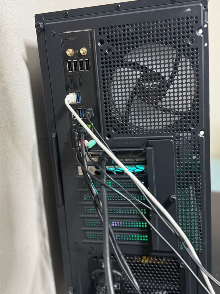 개인)라이젠 7800x3d rtx5070ti 게이밍 본체+기타풀셋 이미지