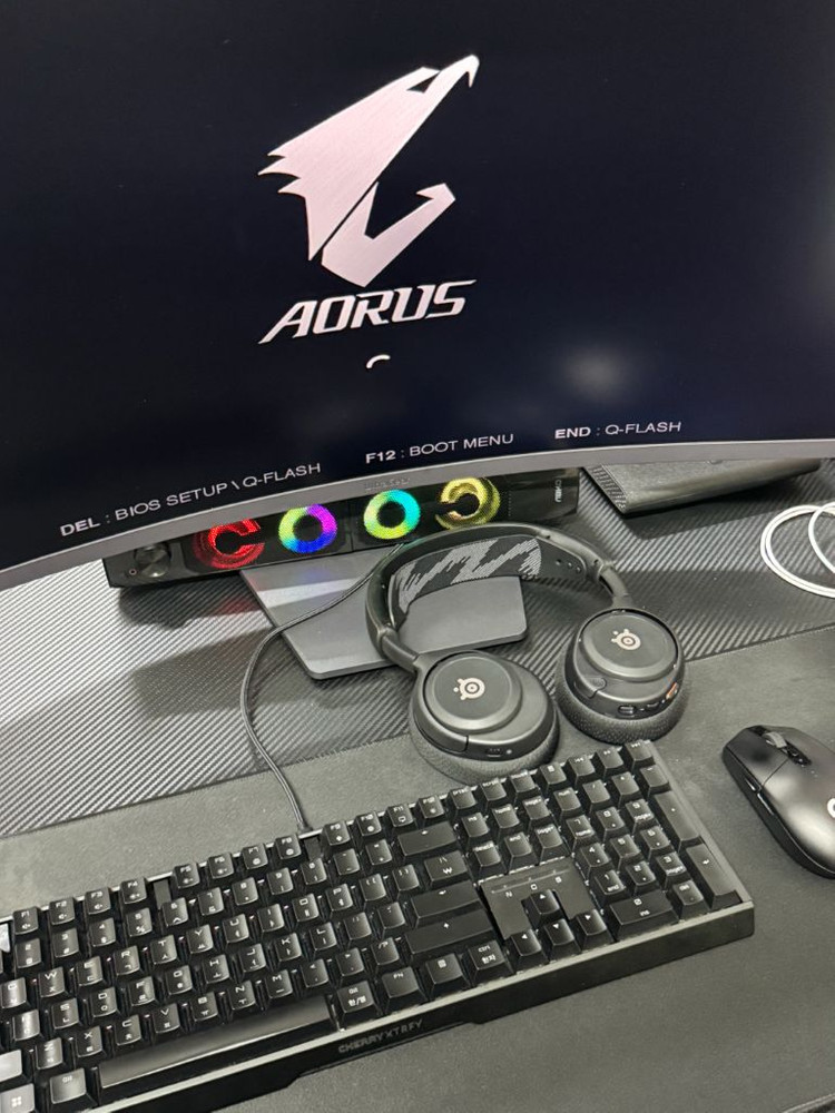 개인)라이젠 7800x3d rtx5070ti 게이밍 본체+기타풀셋 이미지