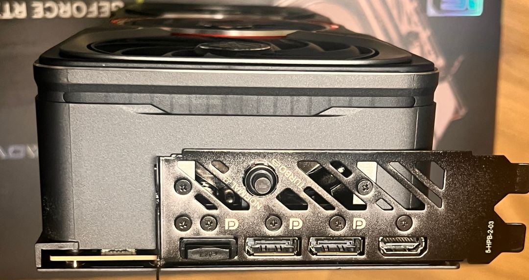 컬러풀 RTX 5080 그래픽카드 ADVANCED OC 16G 팝니다. 이미지