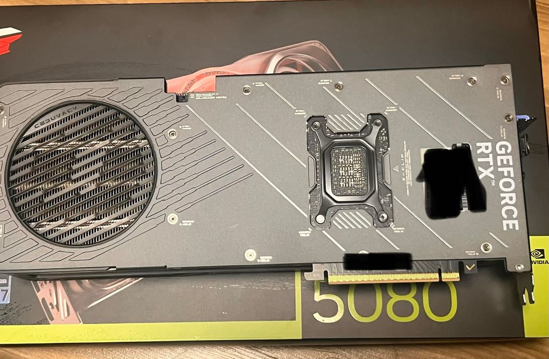 컬러풀 RTX 5080 그래픽카드 ADVANCED OC 16G 팝니다. 이미지
