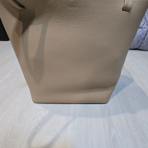 더로우 파크쓰리 도트백 토프색상 새상품 이미지