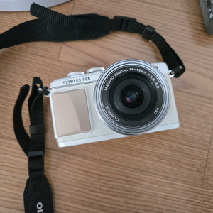 미러리스 카메라