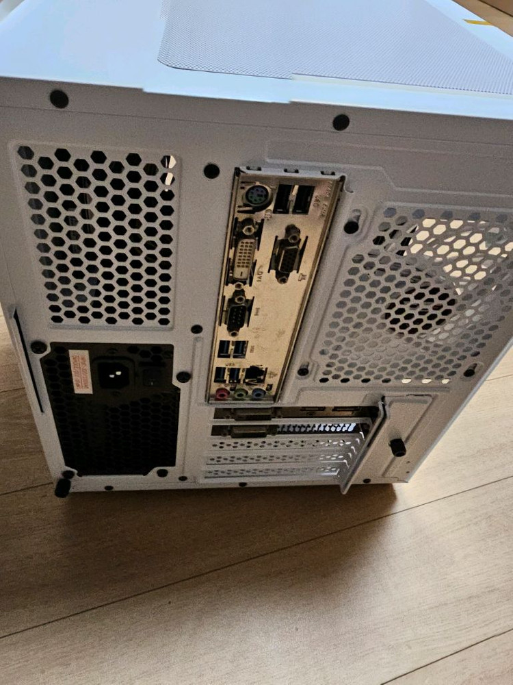 고성능 게이밍 PC 완본체 이미지