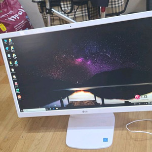 LG 일체형 컴퓨터 이미지