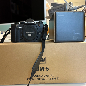 OM SYSTEM OM-5 바디 + ECG-5 전용 그립 세트