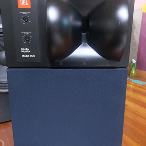 JBL 4425 스피커 이미지