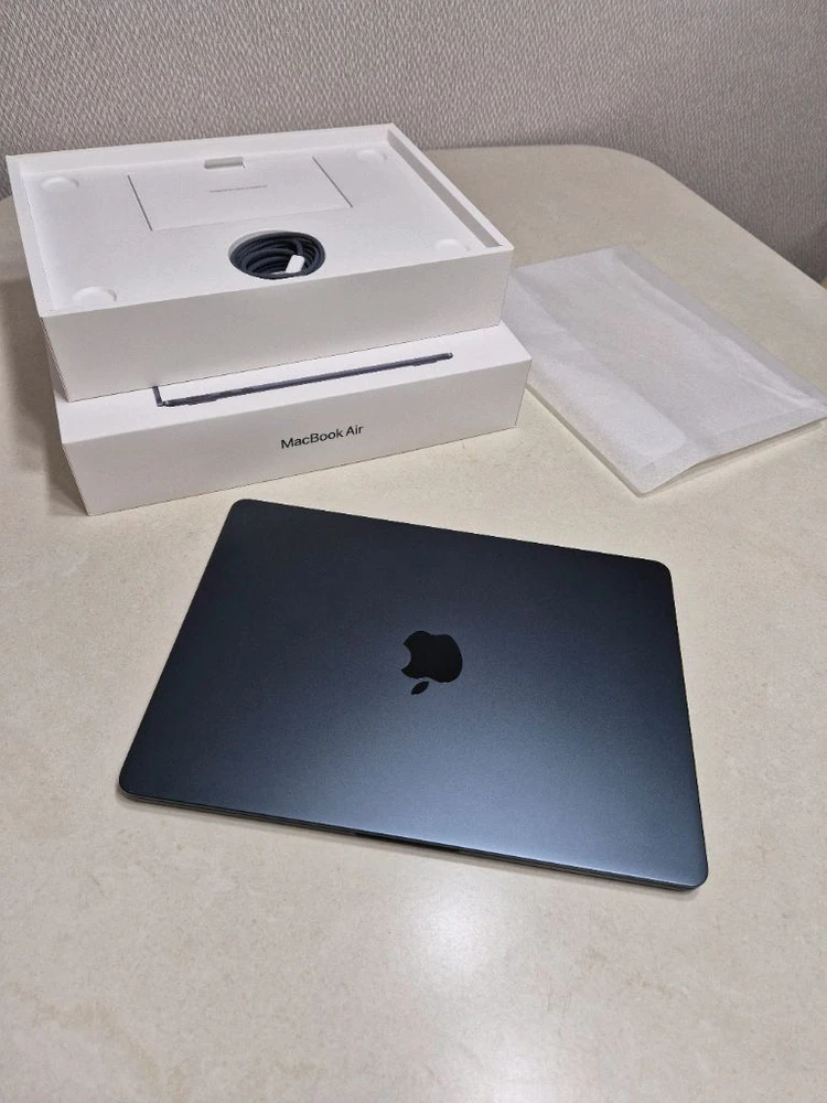애플 맥북 에어 M2 13인치 미드나이트 풀박스 이미지
