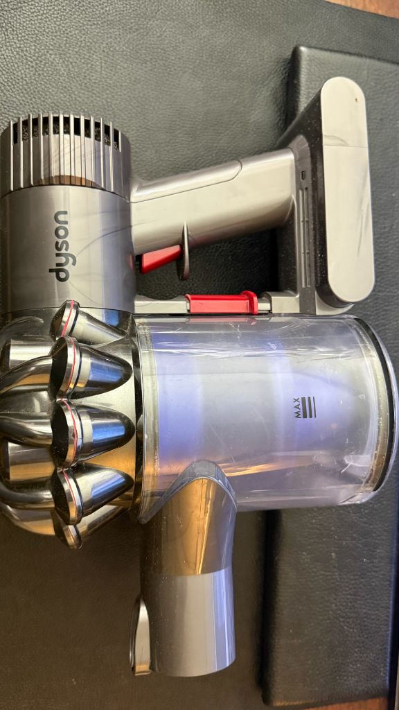 dyson V6 다이슨 무선청소기 본체 이미지