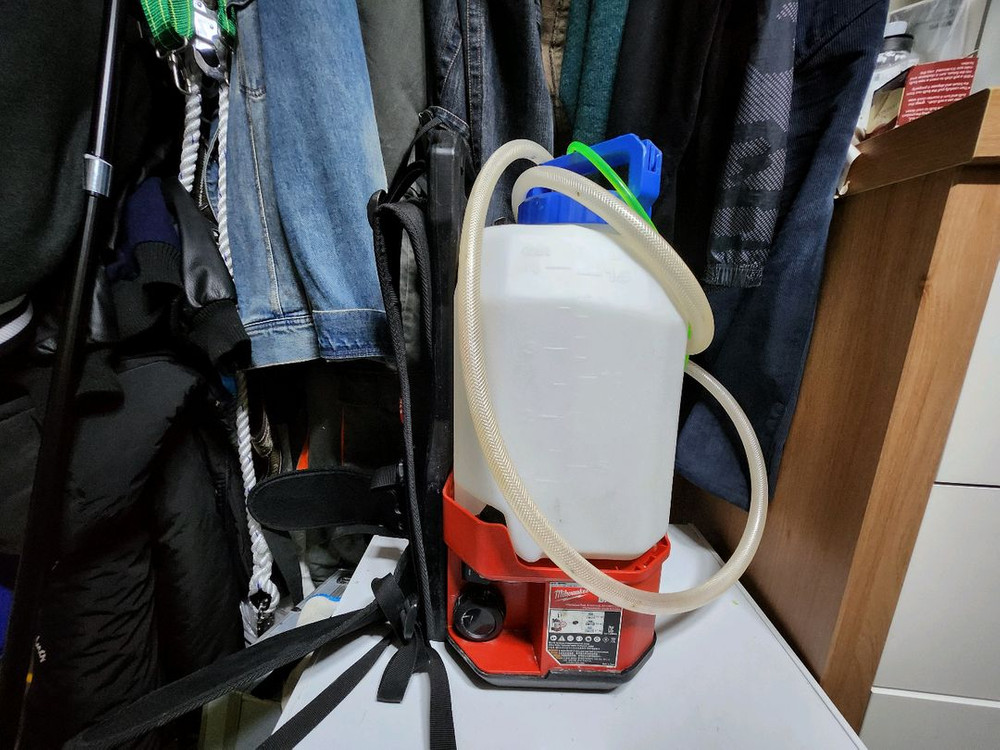 밀워키 충전식 물탱크 본체, 물통 판매 이미지