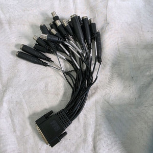 DB44-BNC/RCA/Serial 브레이크아웃 케이블입니다. 이미지