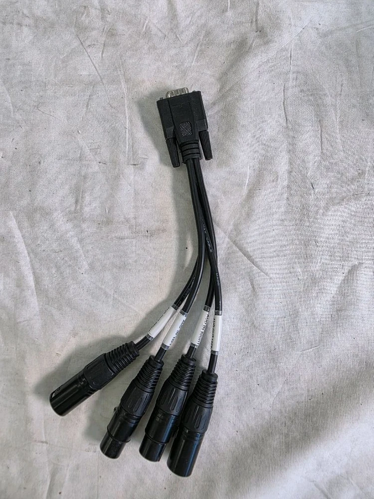DB9 to XLR(4채널) 오디오 브레이크아웃 케이블입니다. 이미지