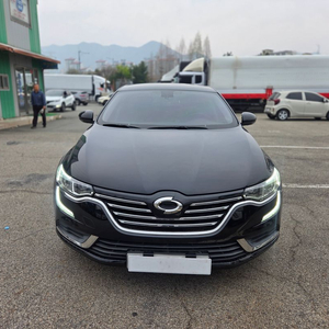 (710만)중고차 SM6 2.0 LE 블랙 세단 승용차 르노삼성 이미지