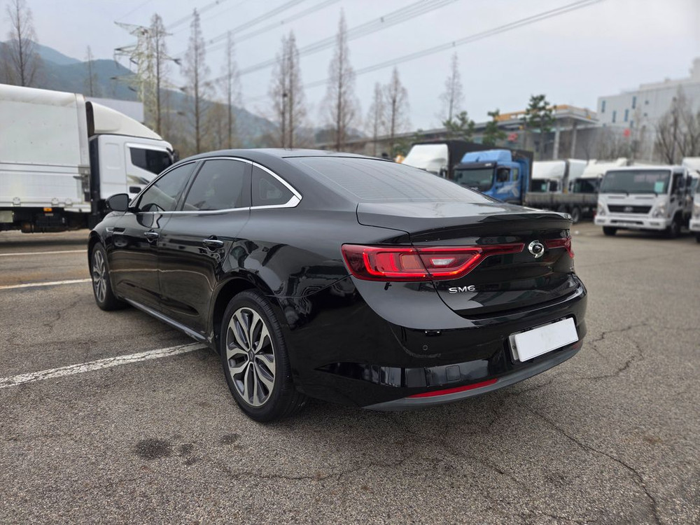 (710만)중고차 SM6 2.0 LE 블랙 세단 승용차 르노삼성 이미지