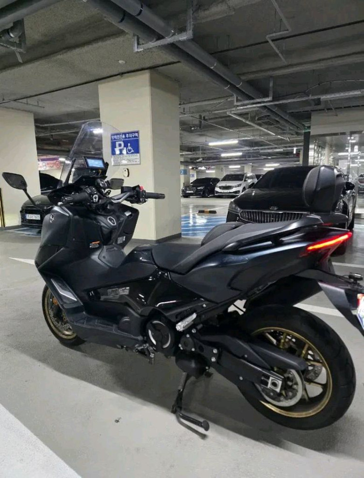 Tmax 티맥스560 23년식 신차급 이미지