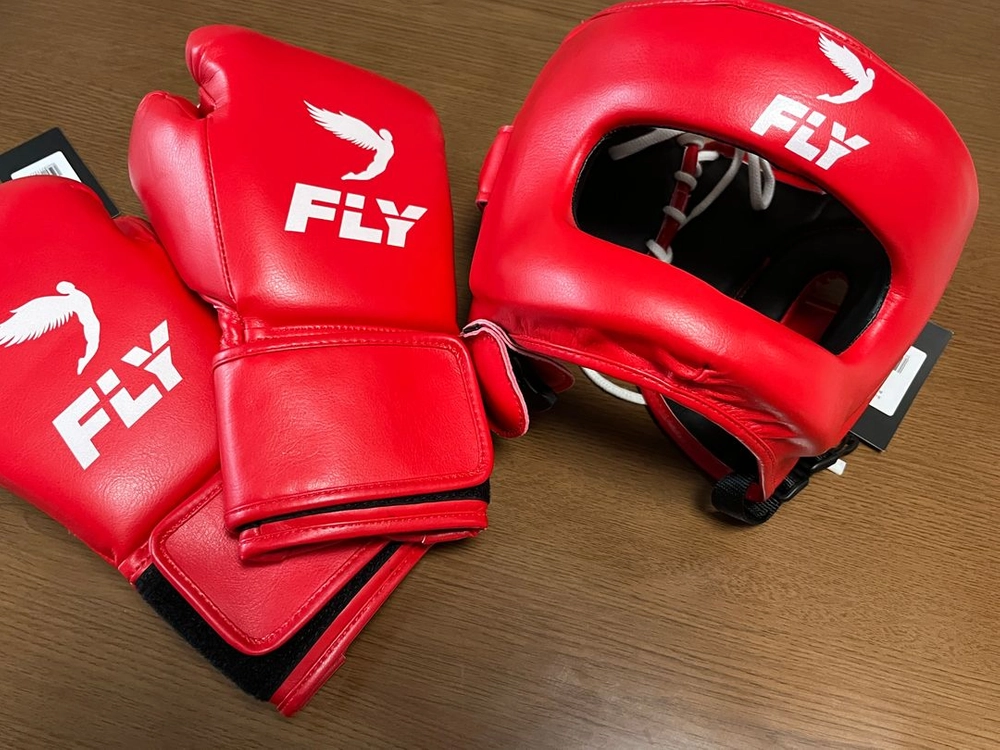 Fly Superloop X-line 글러브 (10온즈, 레드) 판매합니다. - 안심되는 중고거래