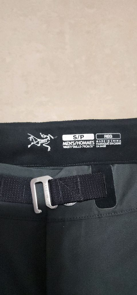 아크테릭스 팬츠 31/ 자켓 M/ 모자등 이미지