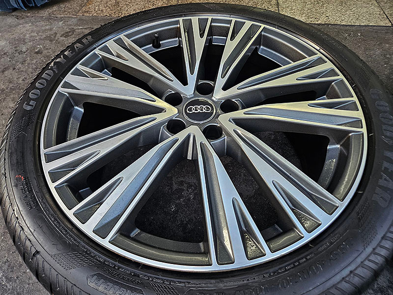 아우디 C8 A6 50TDI 정품 20인치 휠 타이어 셋트 이미지