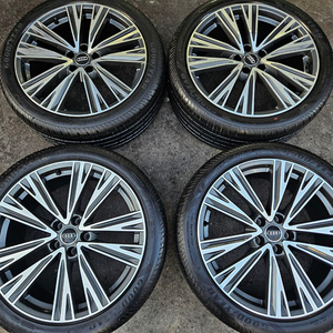 아우디 C8 A6 50TDI 정품 20인치 휠 타이어 셋트 이미지