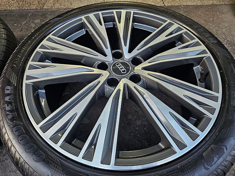 아우디 C8 A6 50TDI 정품 20인치 휠 타이어 셋트 이미지