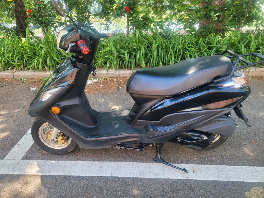 DNA모터스 100cc 스쿠터 이미지