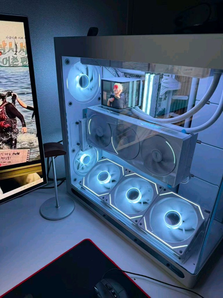 신품급 RTX5090 + i9-14900K 고사양 화이트 PC Z790 / 32G / 1TB 이미지