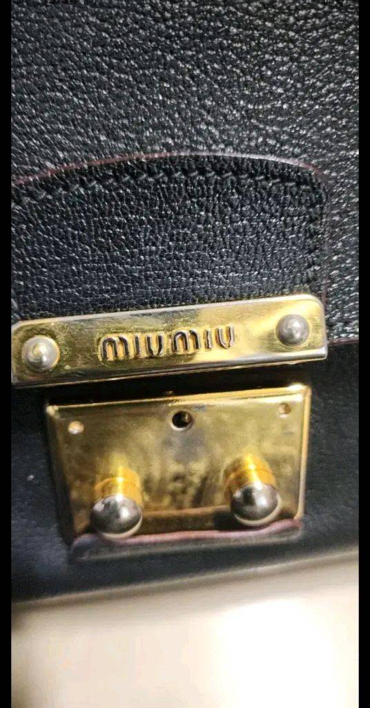 미우미우 패드락 탑핸들 크로스백 이미지