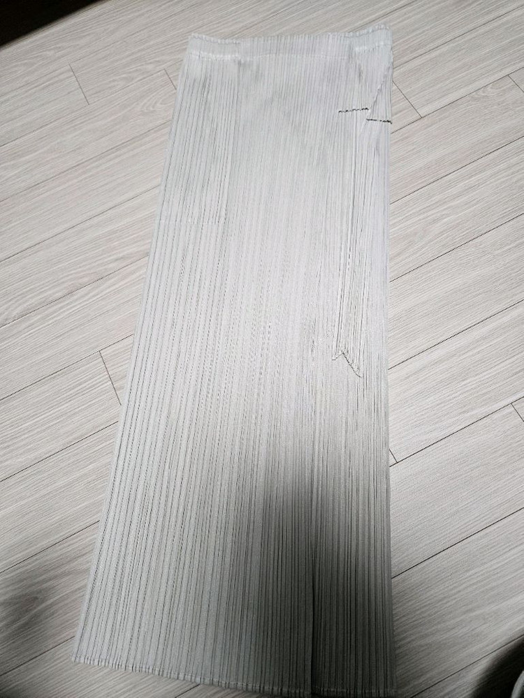 플리츠플리즈 잼스커트 아이보리 새제품 판매합니다. 이미지